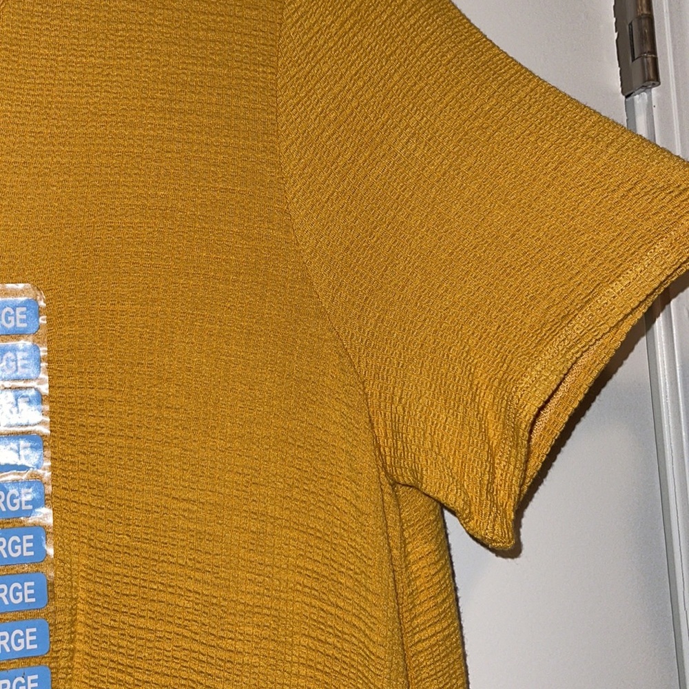 Yellow Top - Picture 4 of 4
